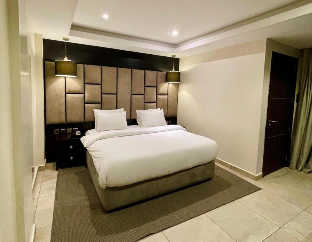 Joshesther Olive Hotel Ikeja Luaran gambar