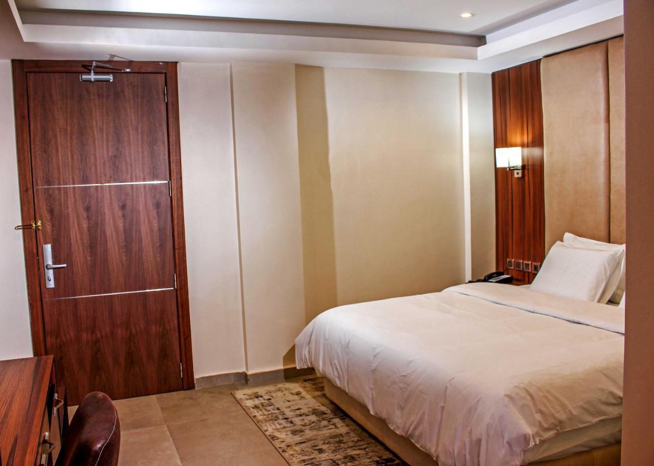 Joshesther Olive Hotel Ikeja Luaran gambar